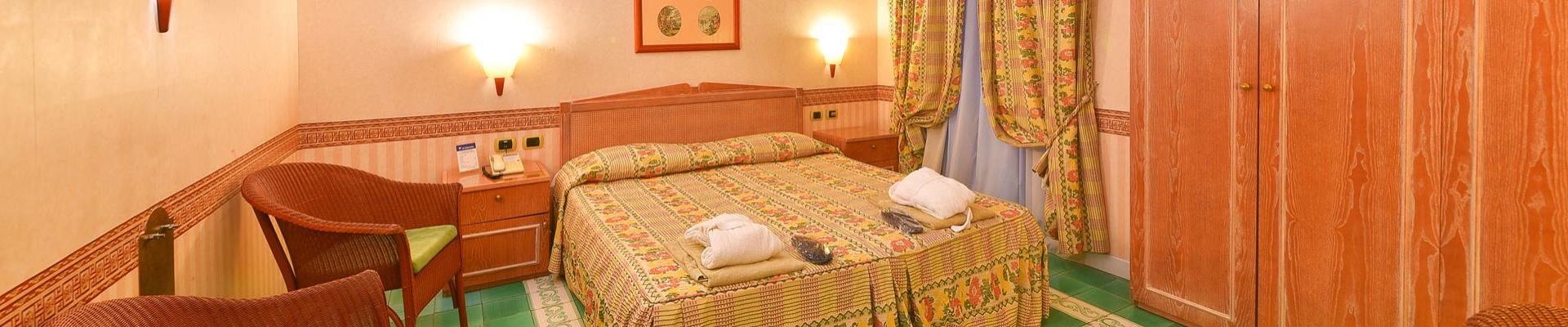 hotelreferdinandoischia en bedrooms-for-the-disabled 004